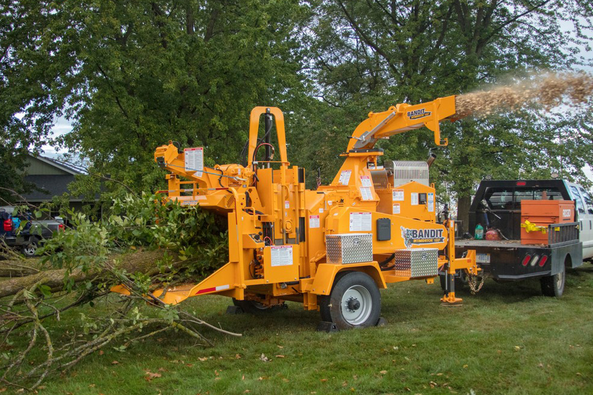 Bandit Hand-Fed Wood Chipper Intimidator 18XP Iron Source in Delaware