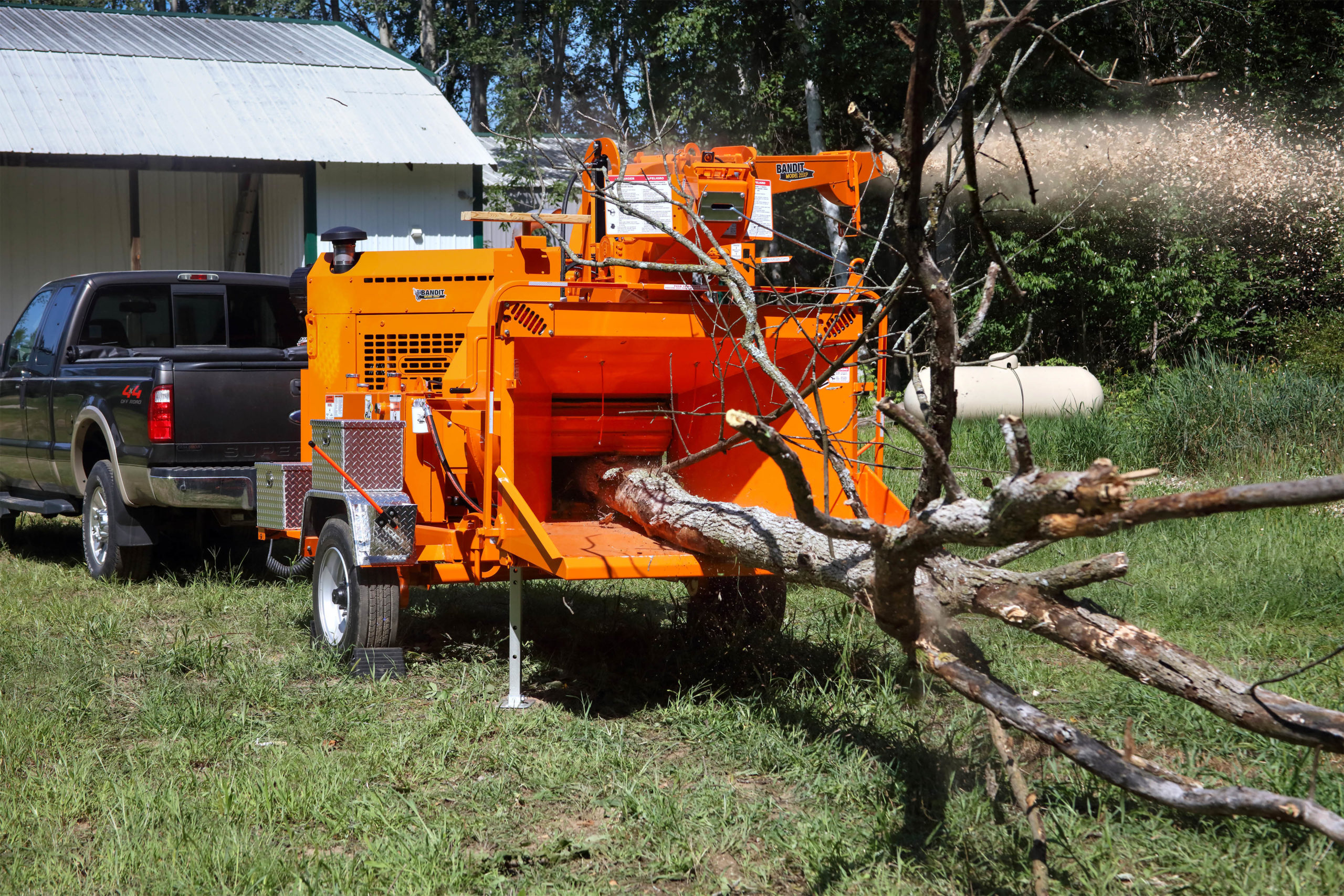 Bandit Hand-Fed Wood Chipper 255XP Iron Source in Delaware